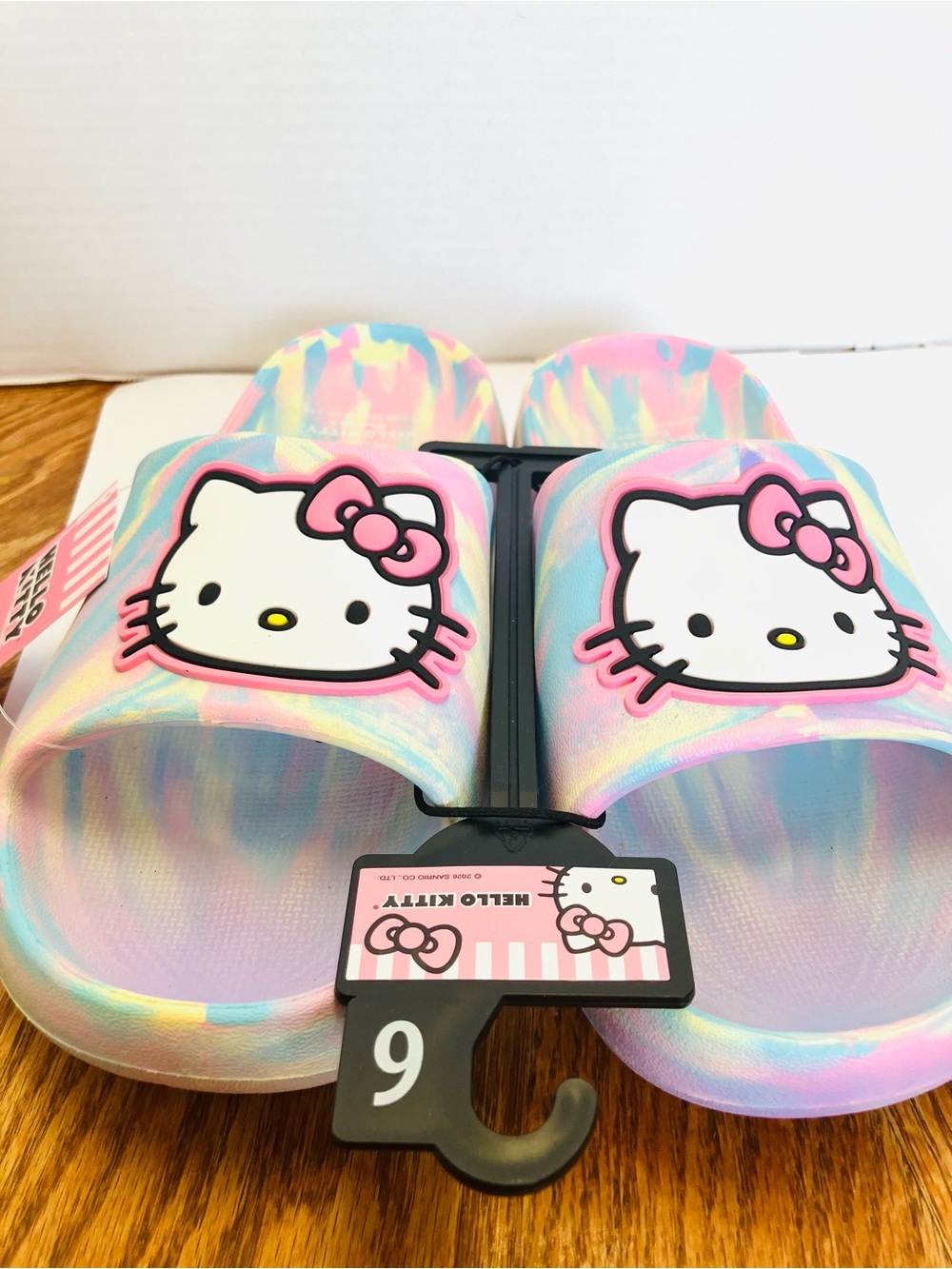 Hello Kitty Women’s Size 6 Tie Dye Sandals New